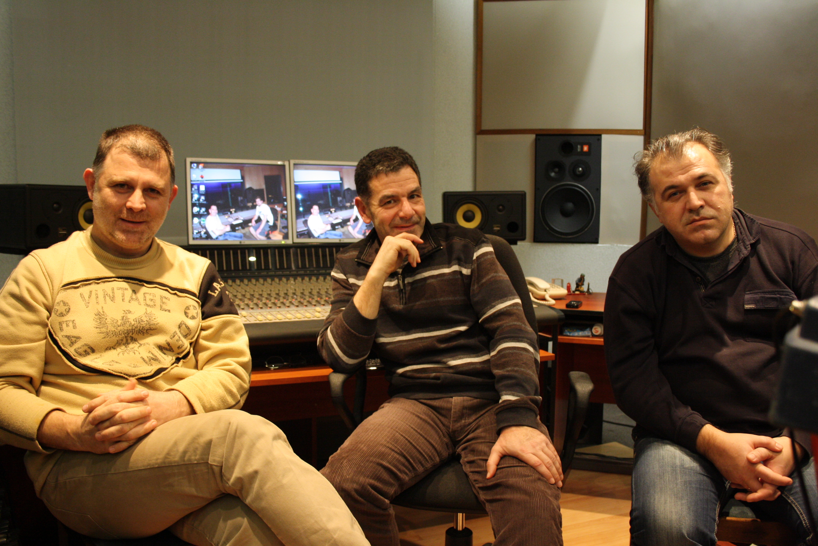 Група "КЛАС" в студиото на Бойко Петков. Снимка: Бистра Величкова