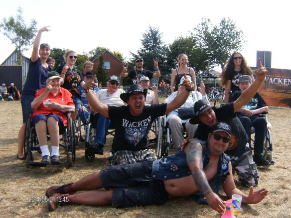 Пенсионери и инвалиди на фестивала във Вакен, Германия. Снимки: Бистра Величкова