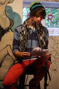 Мартин Костов, на четене в Арт Хостел, София. Снимка © Бистра Величкова